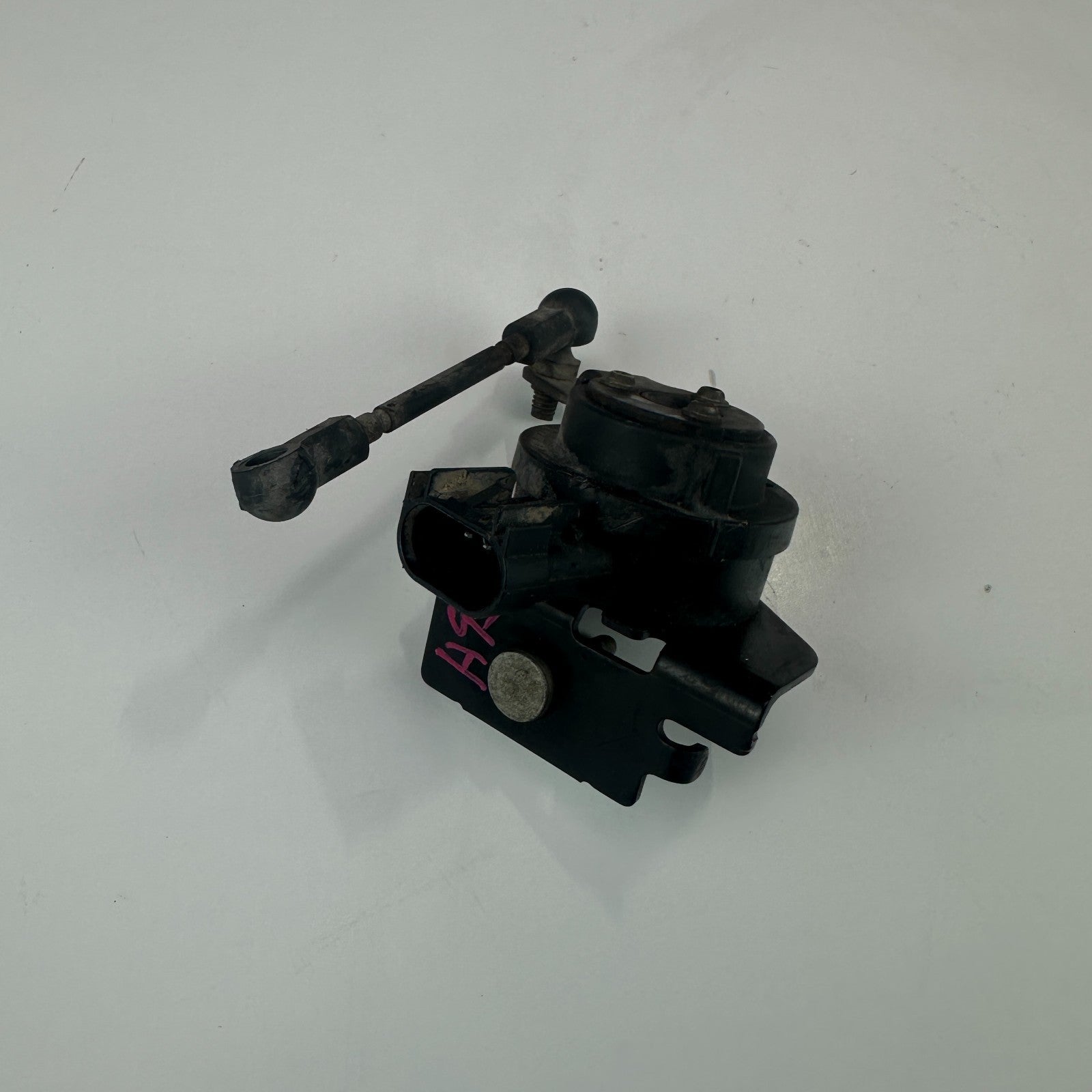 14-19 CHEVROLET CORVETTE C7 FRONT LEFT SIDE HEADLIGHT LEVEL POSITION SENSOR OEM