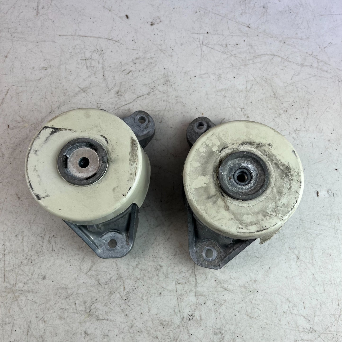 2015-2018 MERCEDES W205 C300 LEFT & RIGHT ENGINE MOUNT BRACKET PAIR A2052400800