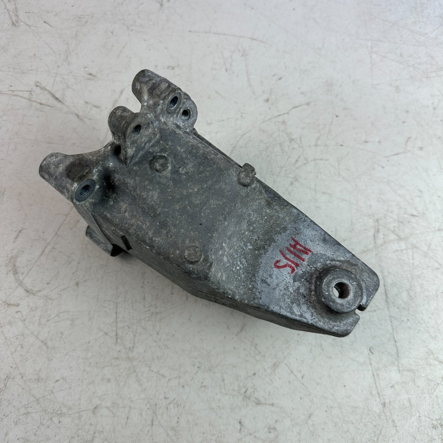 2015-2018 MERCEDES-BENZ W205 C300 FRONT LEFT ENGINE MOTOR MOUNT A2742234404 OEM