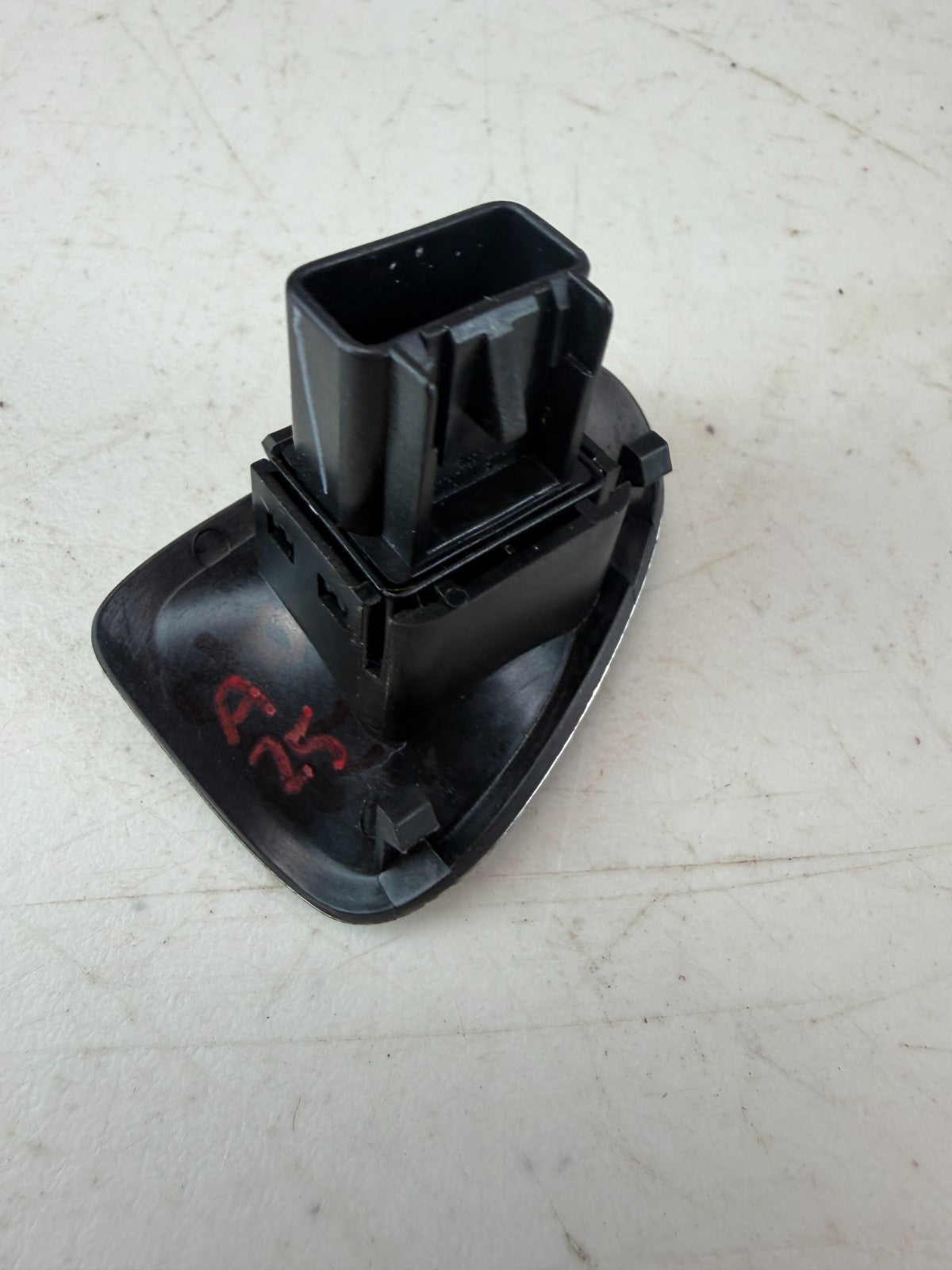 2005-2013 CHEVY CORVETTE LEFT DRIVER SIDE DOOR RELEASE SWITCH BUTTON 10362041