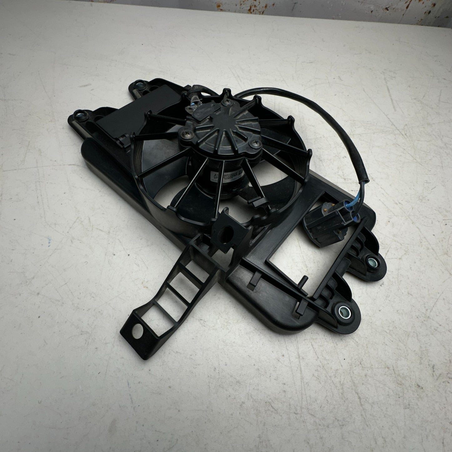 14-19 CHEVROLET CORVETTE AUTOMATIC TRANSMISSION COOLING FAN SHROUD ASSEMBLY OEM