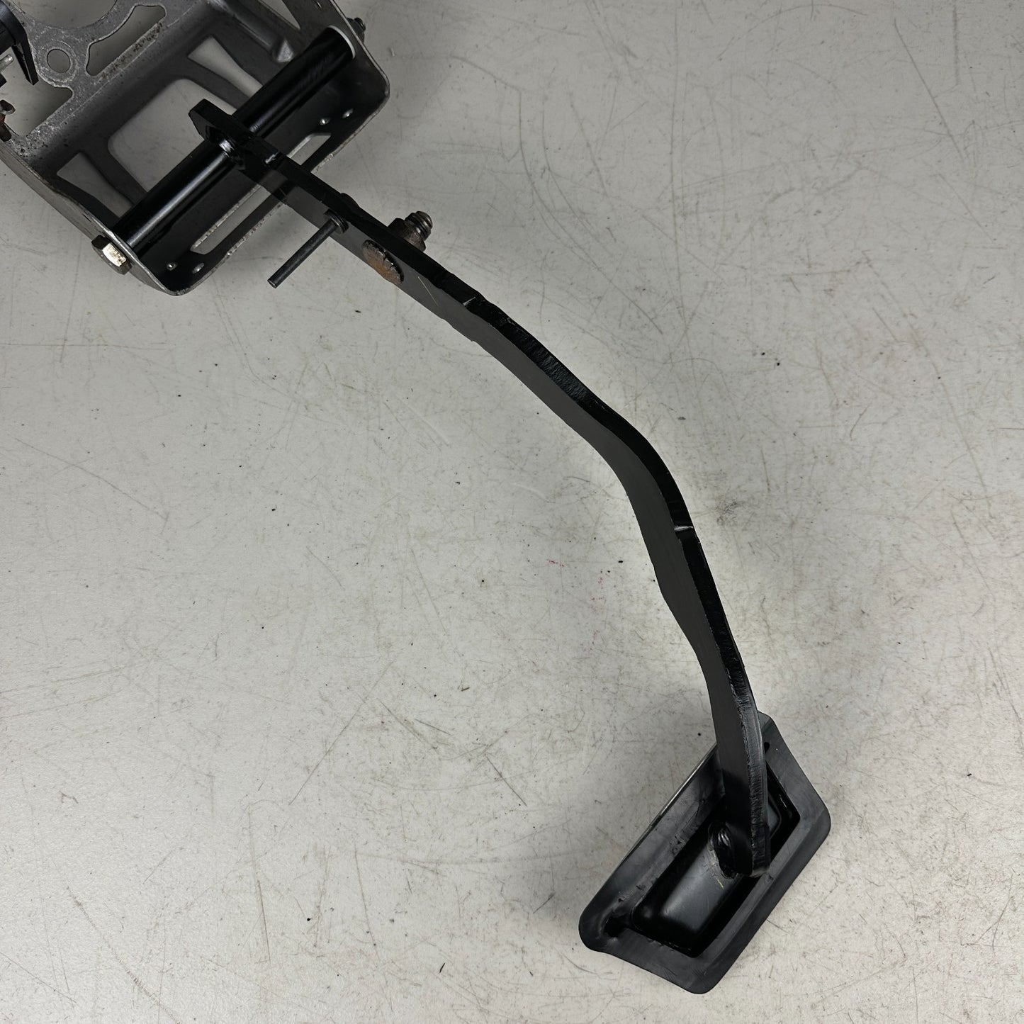 2015-2023 DODGE CHALLENGER FLOOR BRAKE STOP PEDAL PAD W/ BRACKET SUPPORT OEM