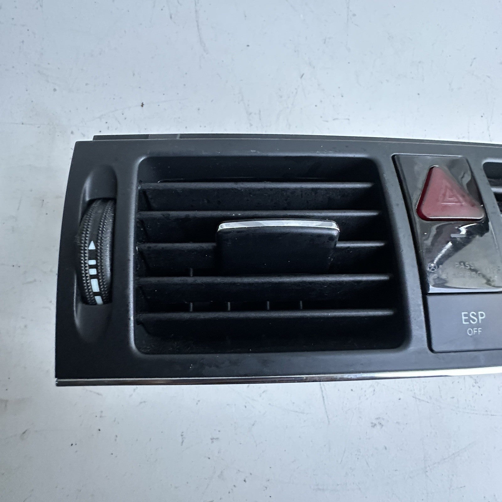 2008-2011 Mercedes-Benz C300 Center Dash AC Air Vents w/ Switch Buttons OEM