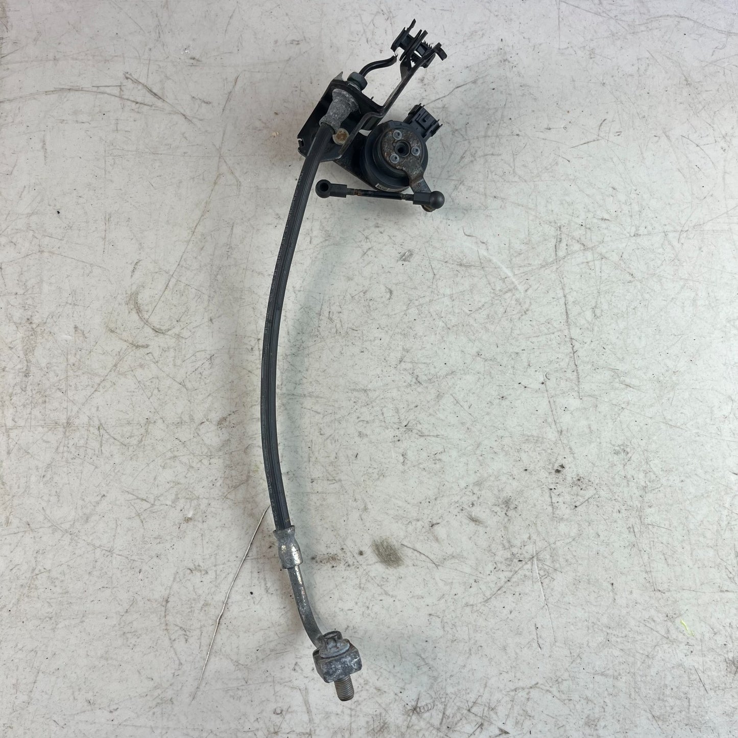 14-19 CHEVY CORVETTE REAR RIGHT SUSPENSION HEIGHT LEVEL SENSOR W/ WIRE 23110570