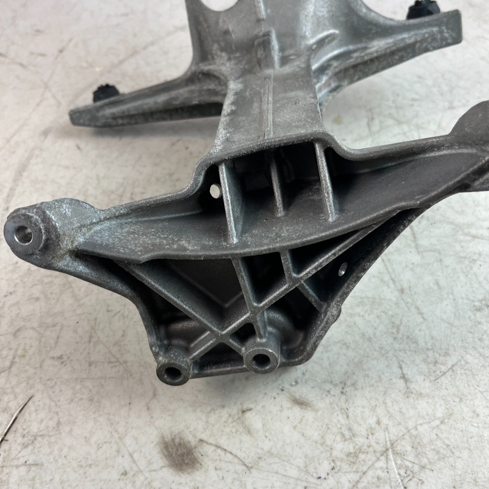 2015 - 2018 MERCEDES W205 C300 2.0L INTERCOOLER SUPPORT BRACKET A2740981439 OEM