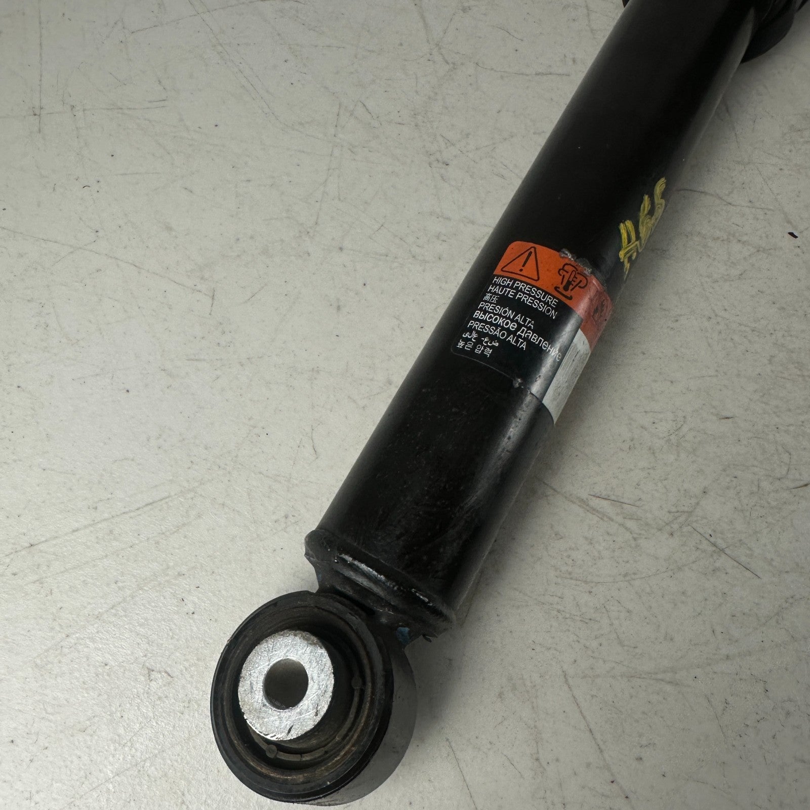2017-2023 CHEVROLET CAMARO REAR RIGHT SIDE SUSPENSION SHOCK STRUT ABSORBER OEM