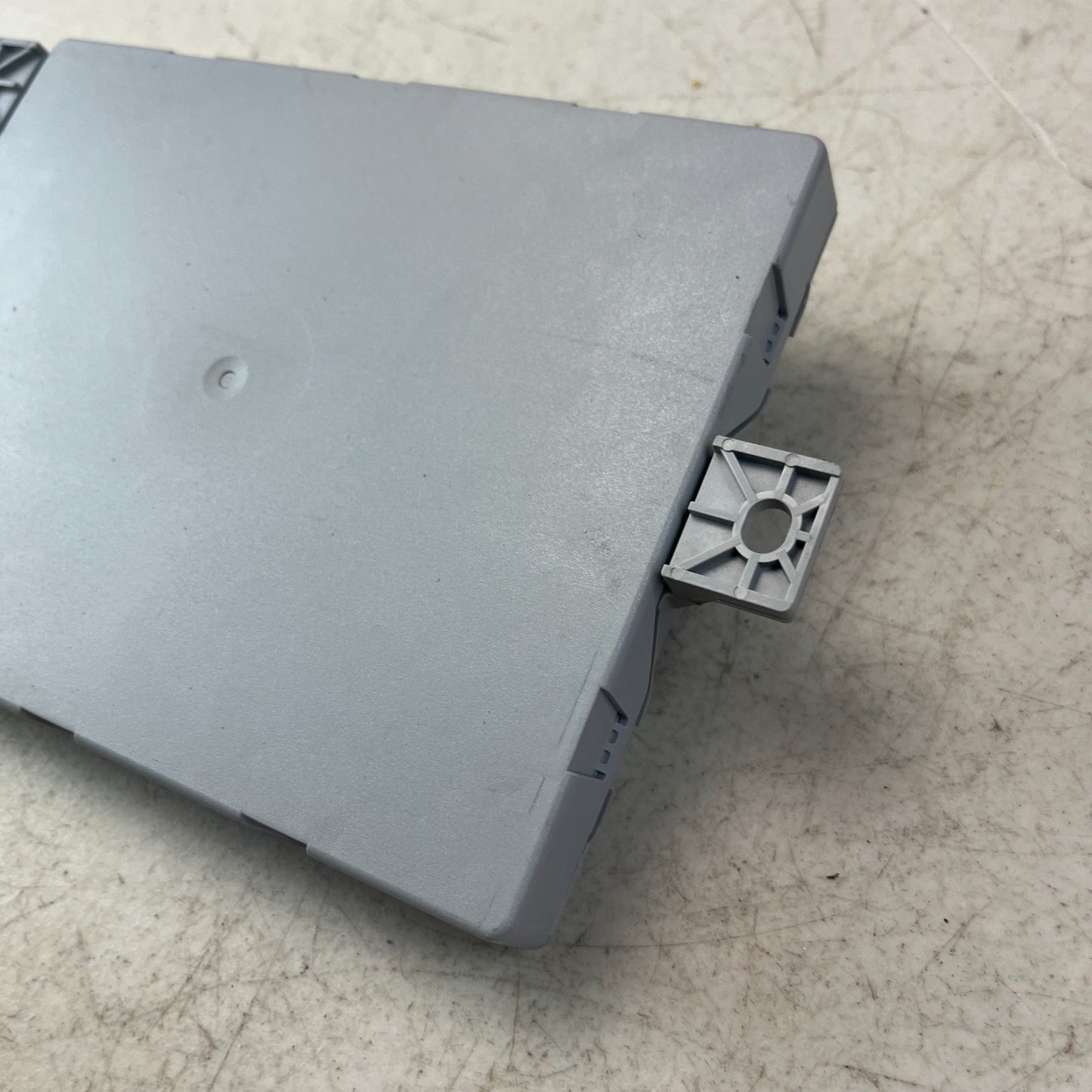 2015-2018 MERCEDES W205 C300 REAR SAM FUSE BOX TRUNK CONTROL MODULE A2059008304