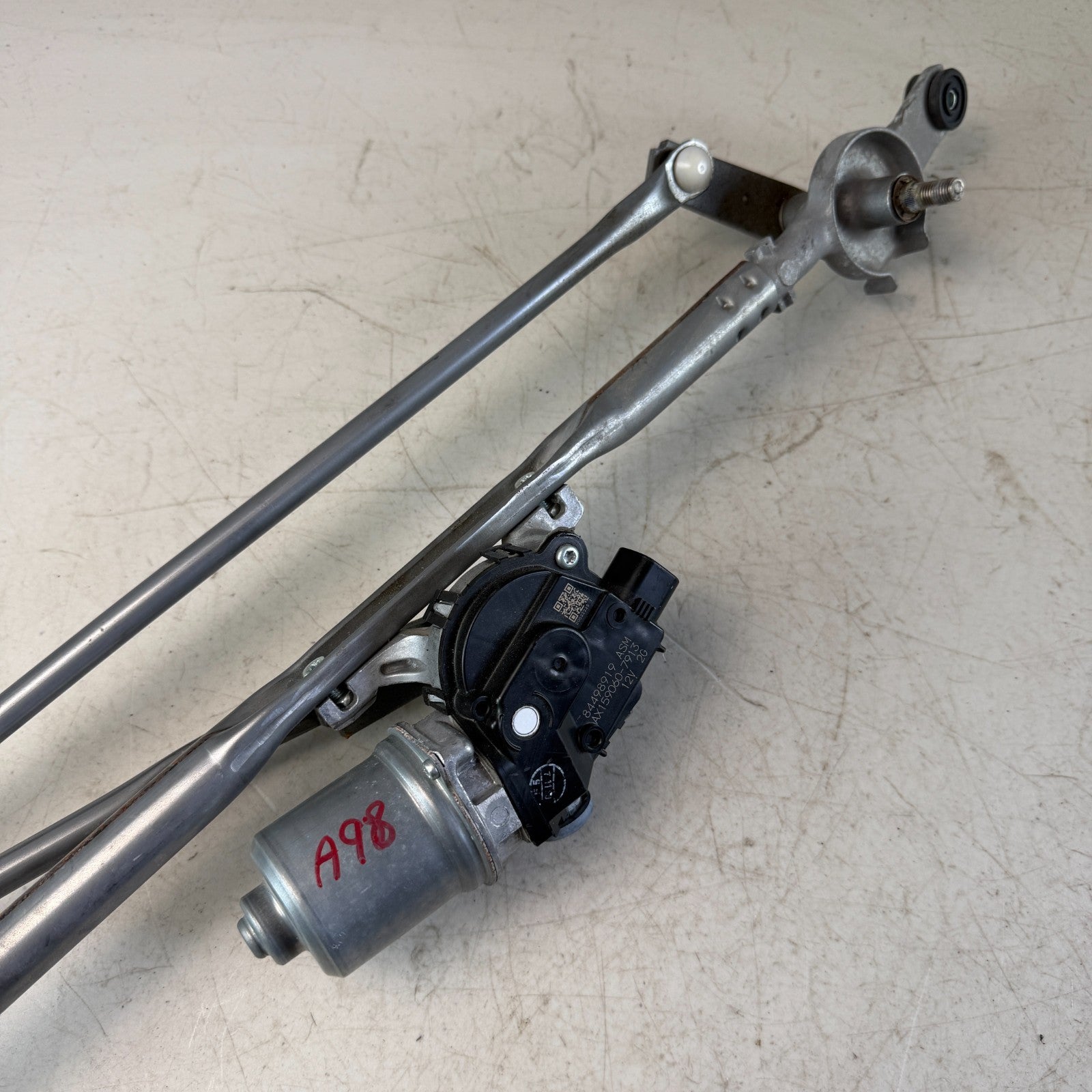 2016 -2024 CHEVROLET CAMARO FRONT WINDSHIELD WIPER LINKAGE W/ MOTOR 84498919 OEM