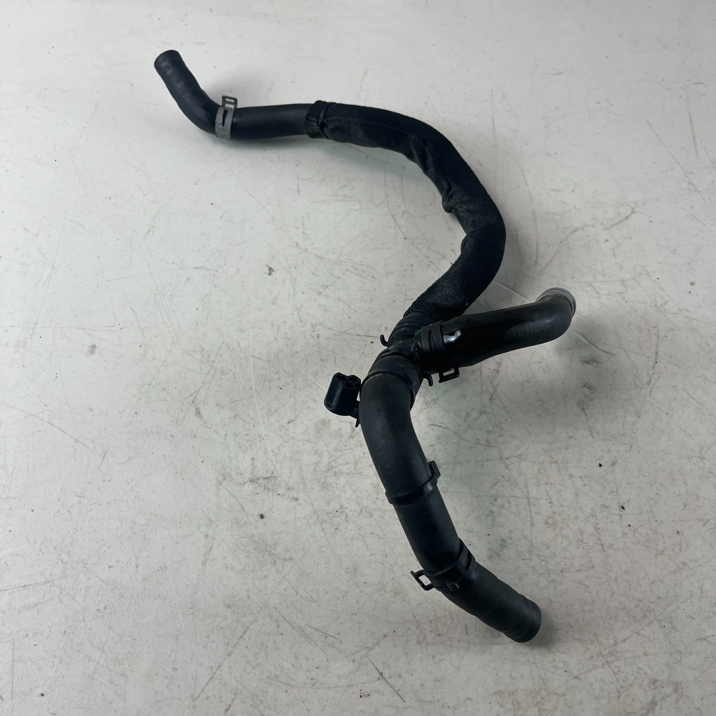 2016-2024 CHEVROLET CAMARO ENGINE RADIATOR COOLANT HOSE LINE PIPE 84134914 OEM