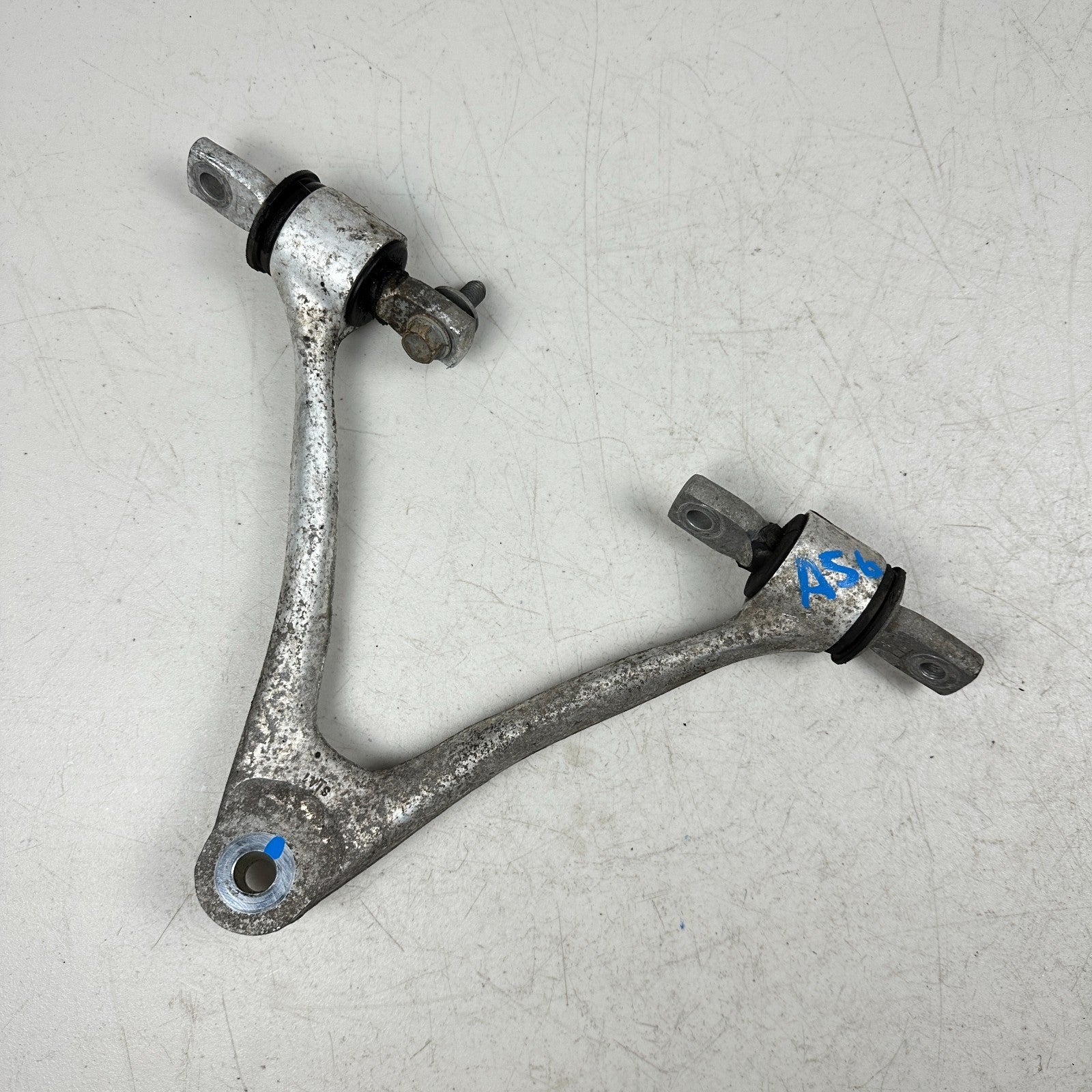 2005-2013 CHEVROLET CORVETTE FRONT RIGHT PASSENGER SDIE UPPER CONTROL ARM OEM