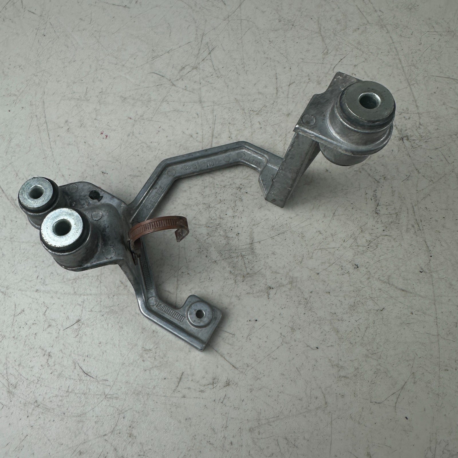 2014-19 CHEVROLET CORVETTE C7 POWER BRAKE BOOSTER VACUUM PUMP BRACKET MOUNT OEM