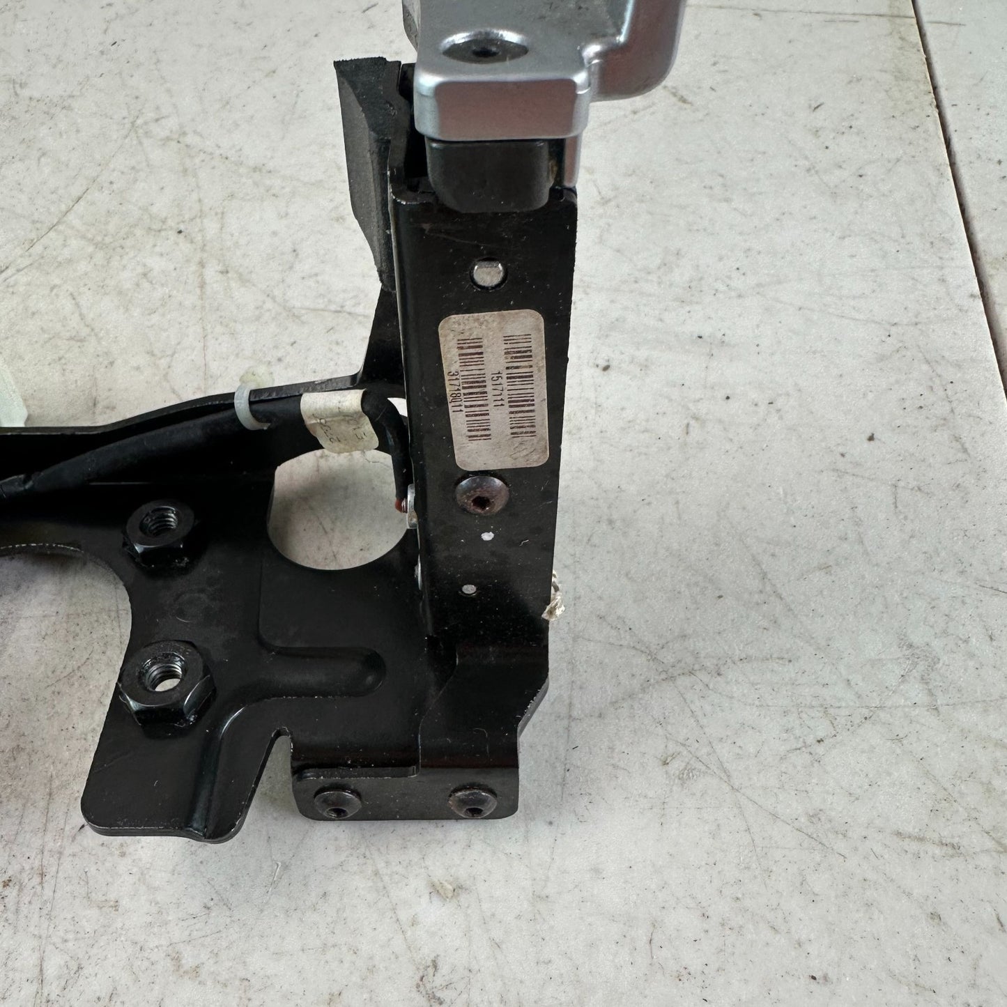 2017 - 2020 MASERATI LEVANTE STEERING WHEEL PADDLE SHIFTER SWITCH SET 670013665