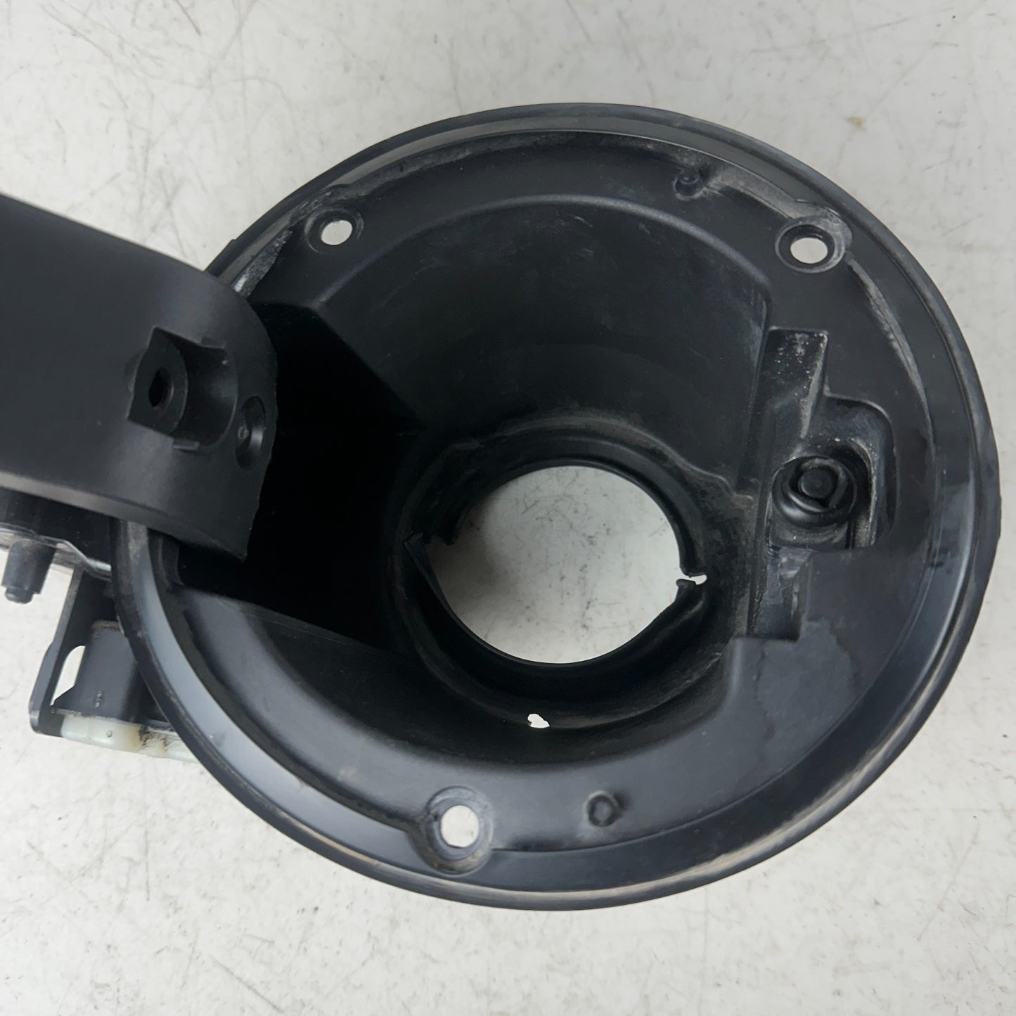 14-19 CHEVROLET CORVETTE FUEL GAS TANK FILLER DOOR LID COVER ASSEMBLY BLACK OEM