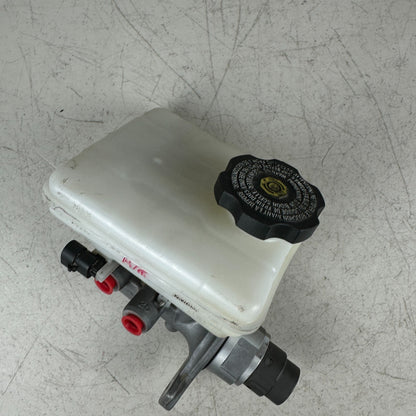 14-19 CHEVROLET CORVETTE C7 BRAKE MASTER CYLINDER W/ RESERVOIR TANK 32670188 OEM