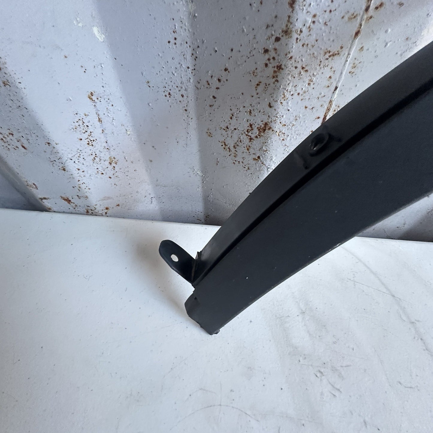 15-19 CHEVROLET CORVETTE Z06 OEM RH PASSENGER FRONT FENDER MOLDING 23315197