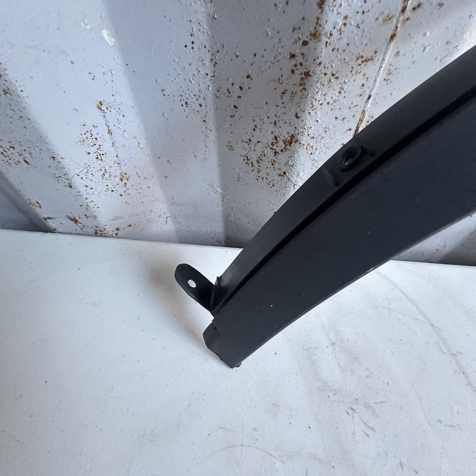 15-19 CHEVROLET CORVETTE Z06 OEM RH PASSENGER FRONT FENDER MOLDING 23315197