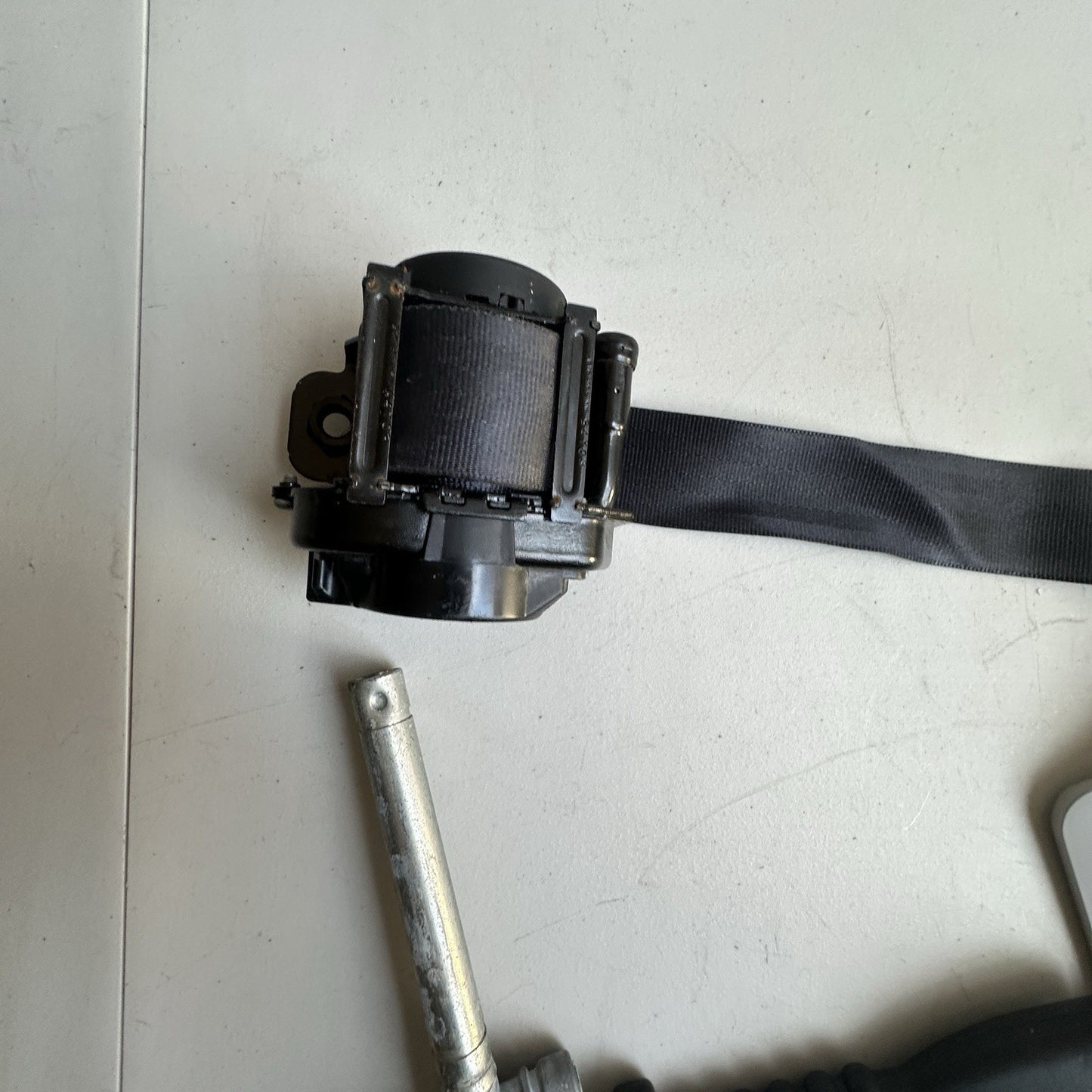 2016 2017 2018 2019 2020 Kia Sorento Front RIGHT Side Seat Belt / Buckle OEM BLK
