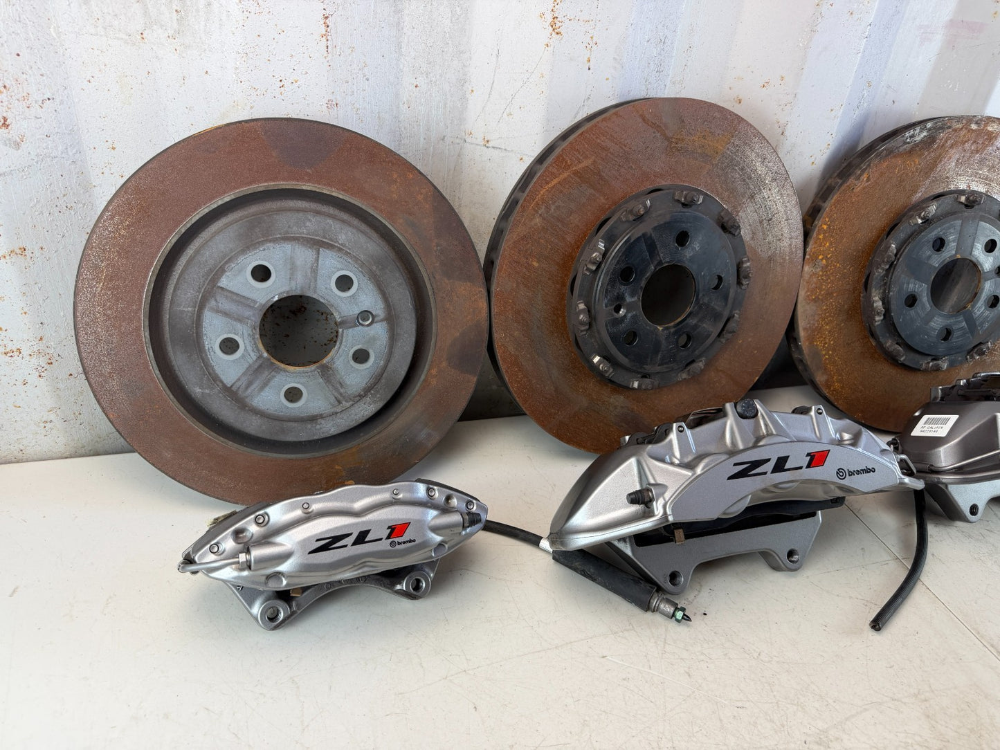 2016-2024 CHEVROLET CAMARO FRONT & REAR BREMBO BRAKE CALIPERS W/ ROTORS SET OEM