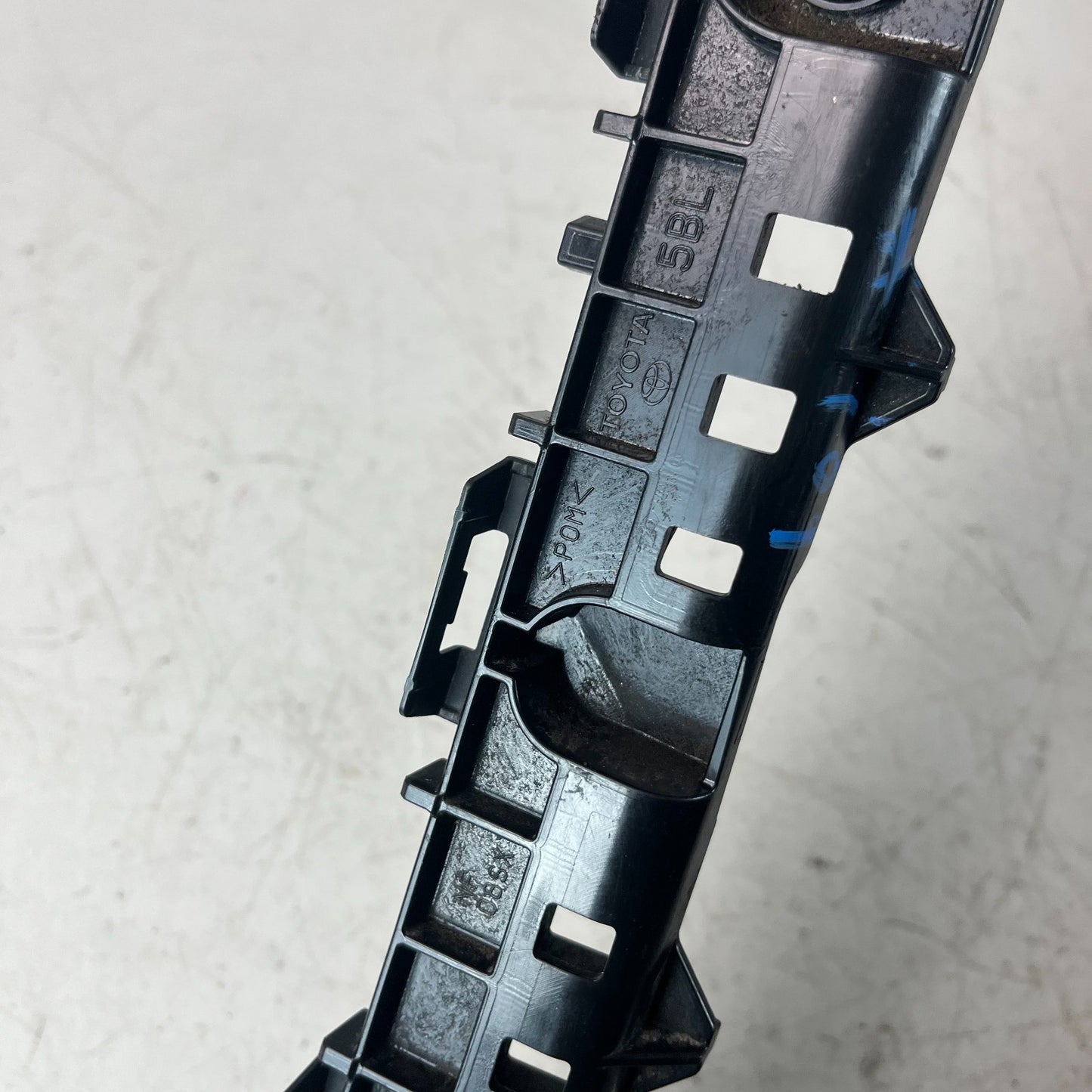 2020-2025 TOYOTA COROLLA REAR LEFT SIDE UPPER BUMPER MOUNT SUPPORT BRACKET OEM