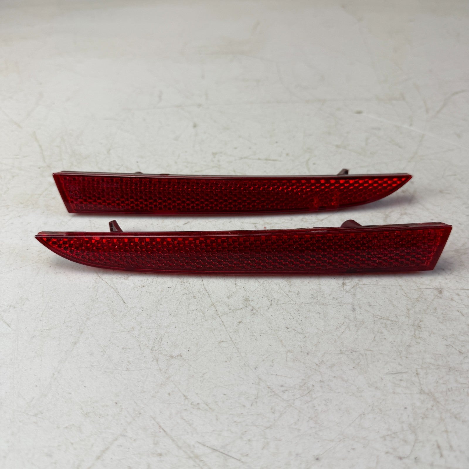16-24 CHEVROLET CAMARO REAR LEFT & RIGHT BUMPER REFLECTOR LIGHT PAIR 84095137