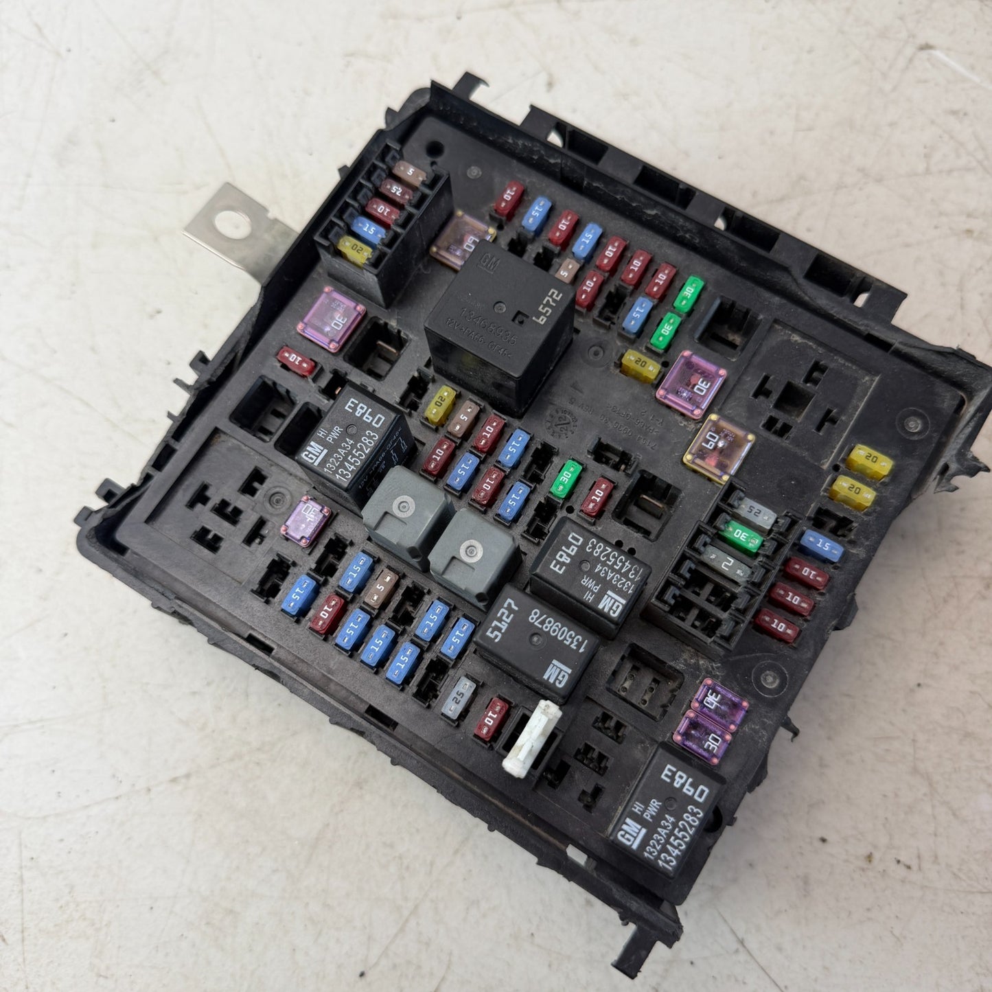 2021-2024 CHEVROLET CAMARO ENGINE COMPARTMENT FUSE BOX RELAY BOX 86806142 OEM