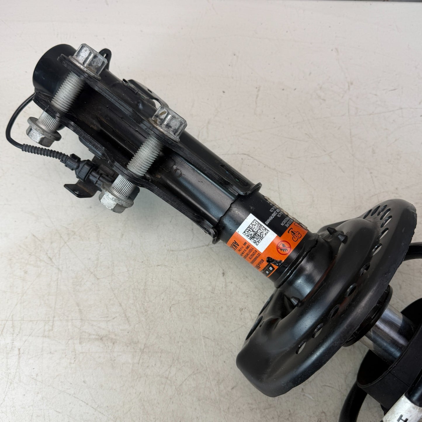 2016 -2024 CHEVROLET CAMARO FRONT RIGHT SIDE SHOCK STRUT ABSORBER 84384681 OEM
