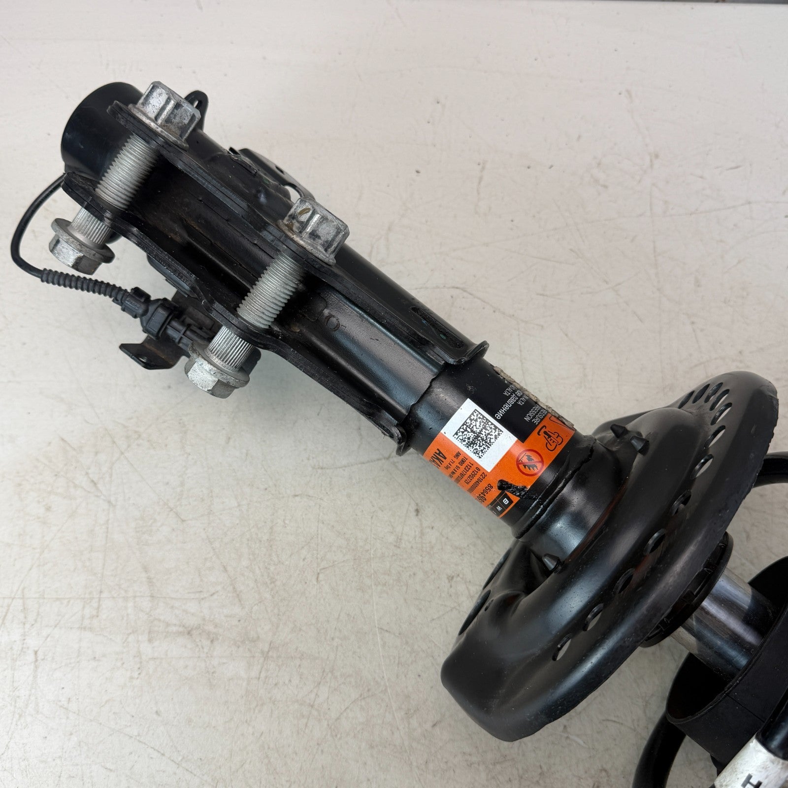 2016 -2024 CHEVROLET CAMARO FRONT RIGHT SIDE SHOCK STRUT ABSORBER 84384681 OEM