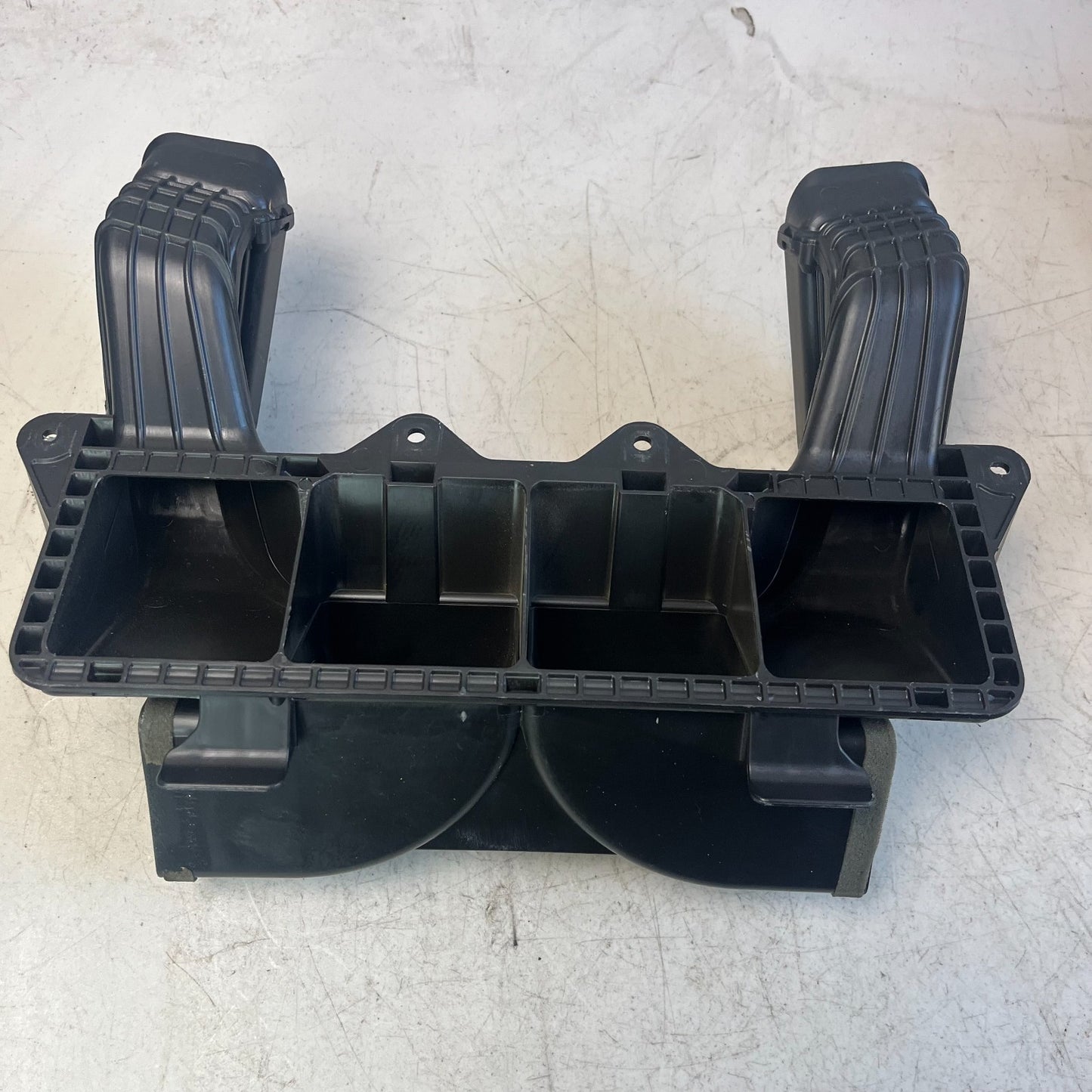 08-15 CADILLAC CTS-V AIR DISTRIBUTION DISTRIBUTOR CENTER DUCT TUBE 25800290 OEM