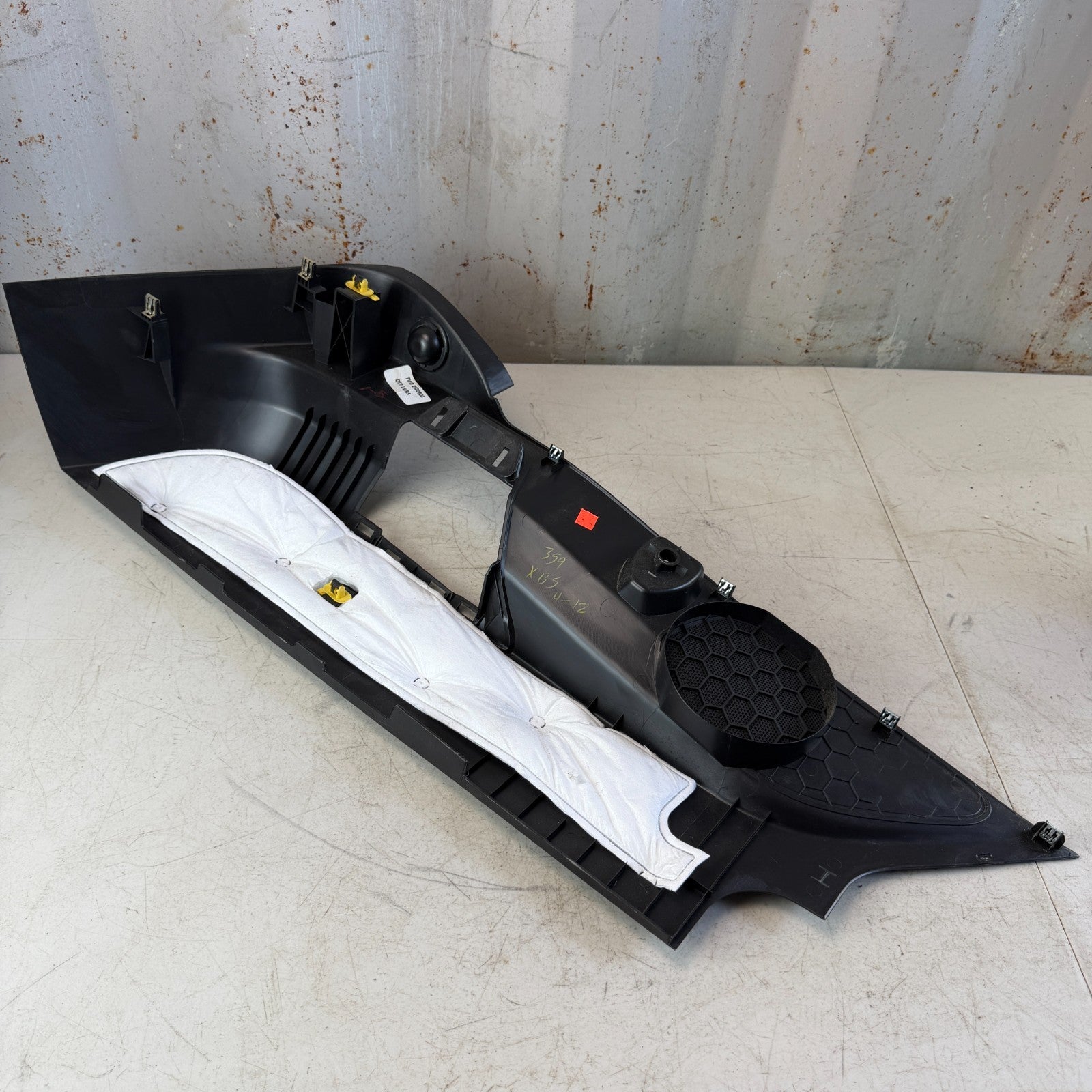 2014-2019 CHEVROLET CORVETTE C7 RIGHT SIDE TRUNK TRIM COVER PANEL 22945836  OEM