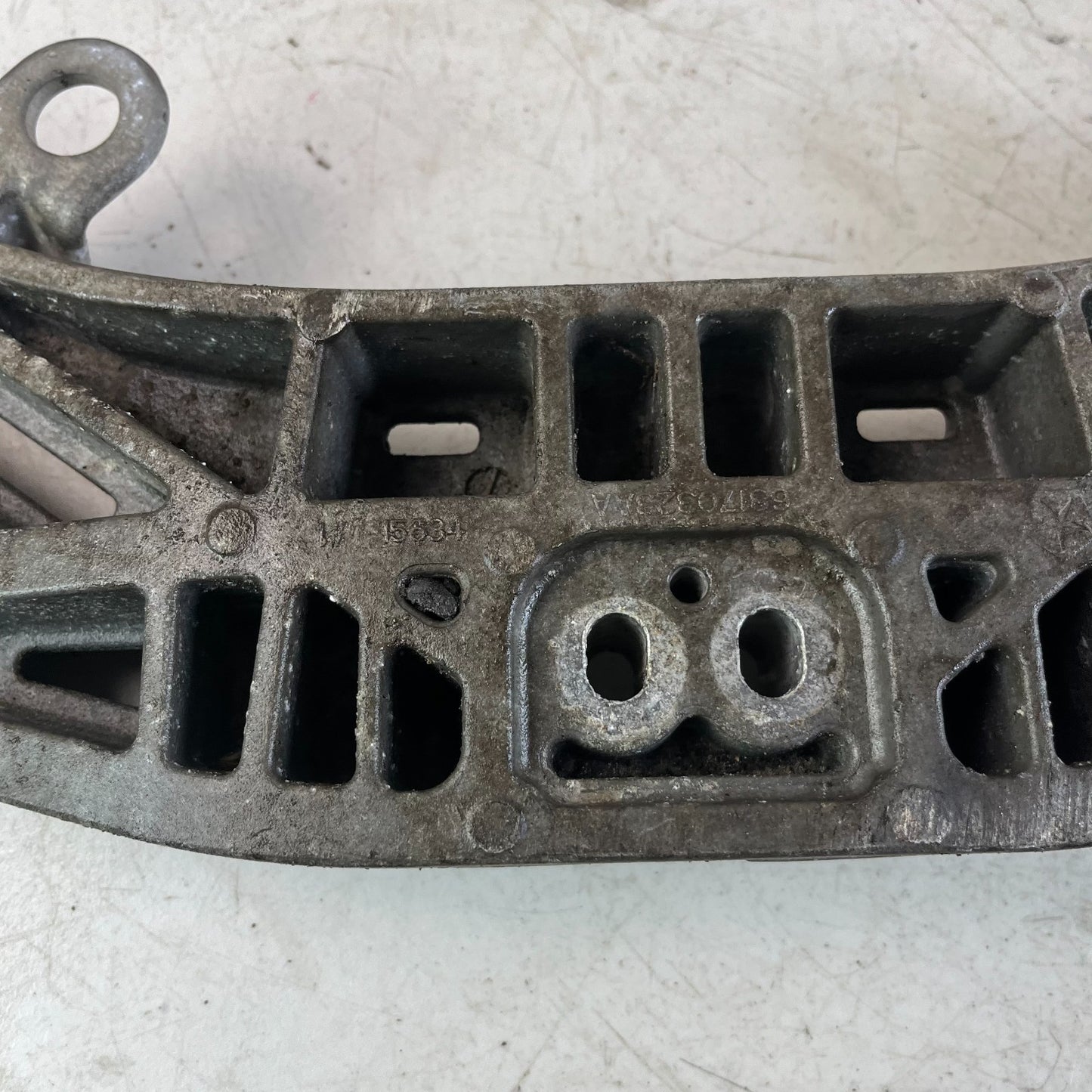 2015-2023 DODGE CHALLENGER TRANSMISSION CROSSMEMBER MOUNT BRACKET 68170323AA OEM