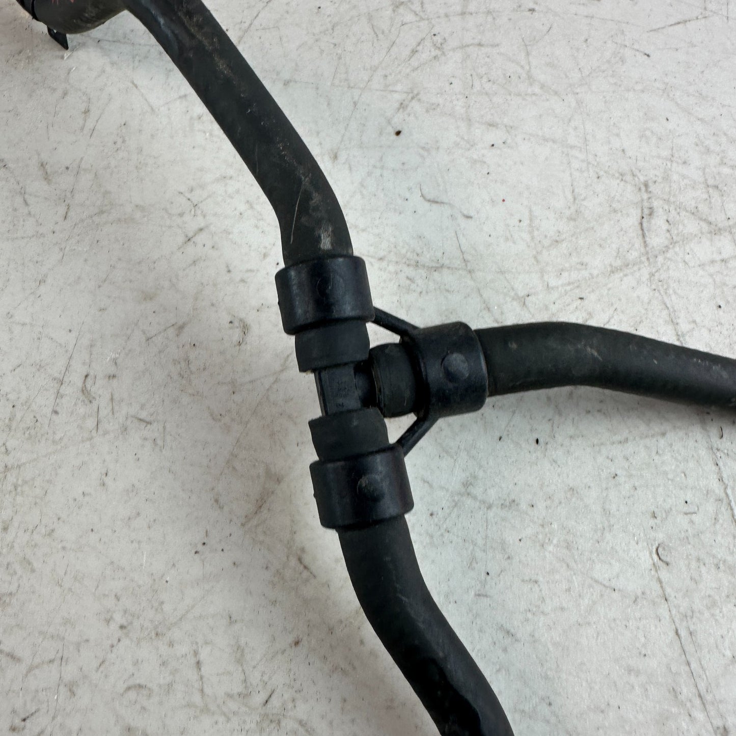2016-2024 CHEVROLET CAMARO SS RADIATOR COOLANT OVERFLOW HOSE PIPE 23129014 OEM