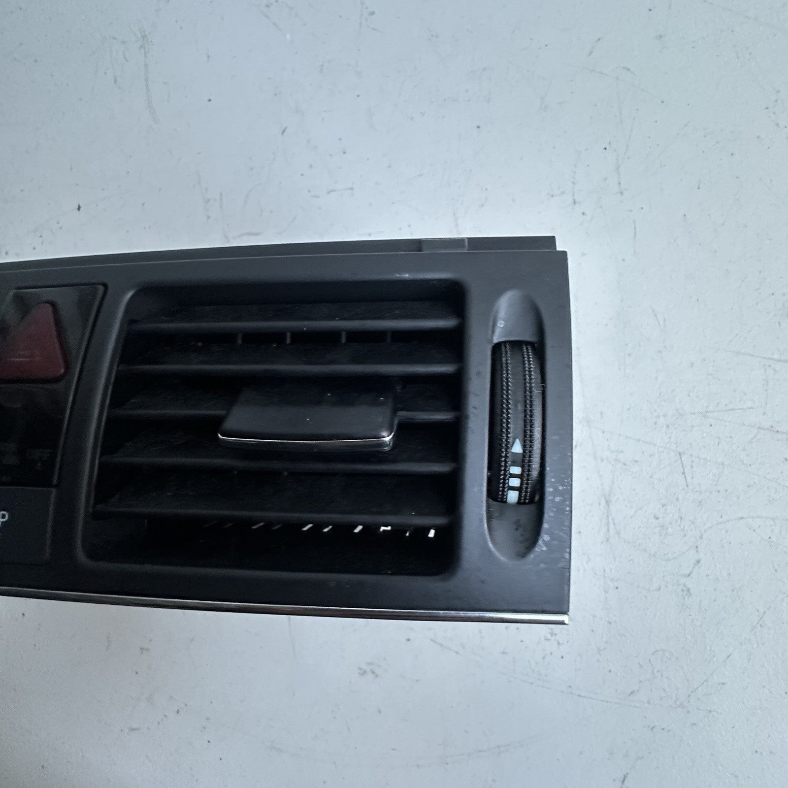 2008-2011 Mercedes-Benz C300 Center Dash AC Air Vents w/ Switch Buttons OEM