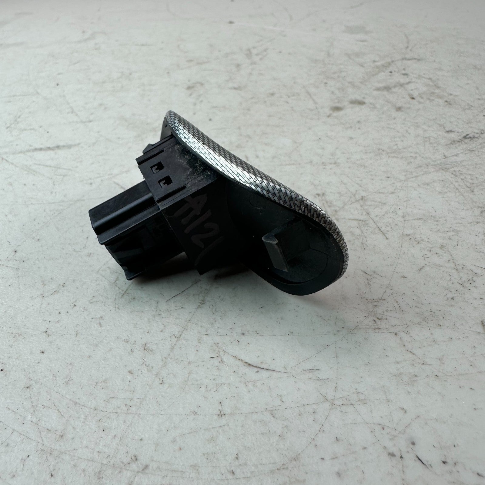 2005-2013 CHEVY CORVETTE LEFT DRIVER SIDE DOOR RELEASE SWITCH BUTTON 10362041