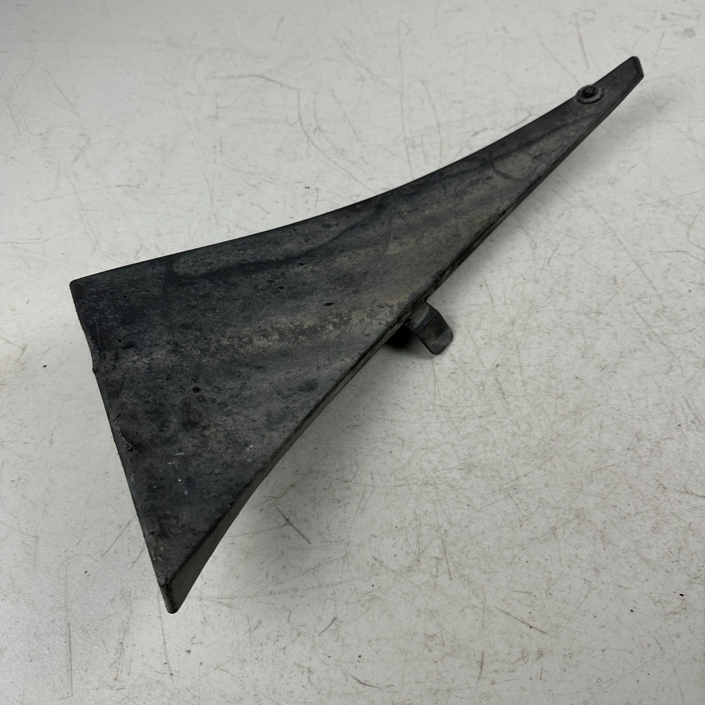 2014-2019 CHEVROLET CORVETTE FRONT RIGHT SIDE WHEEL OPENING MOLDING 23109512 OEM