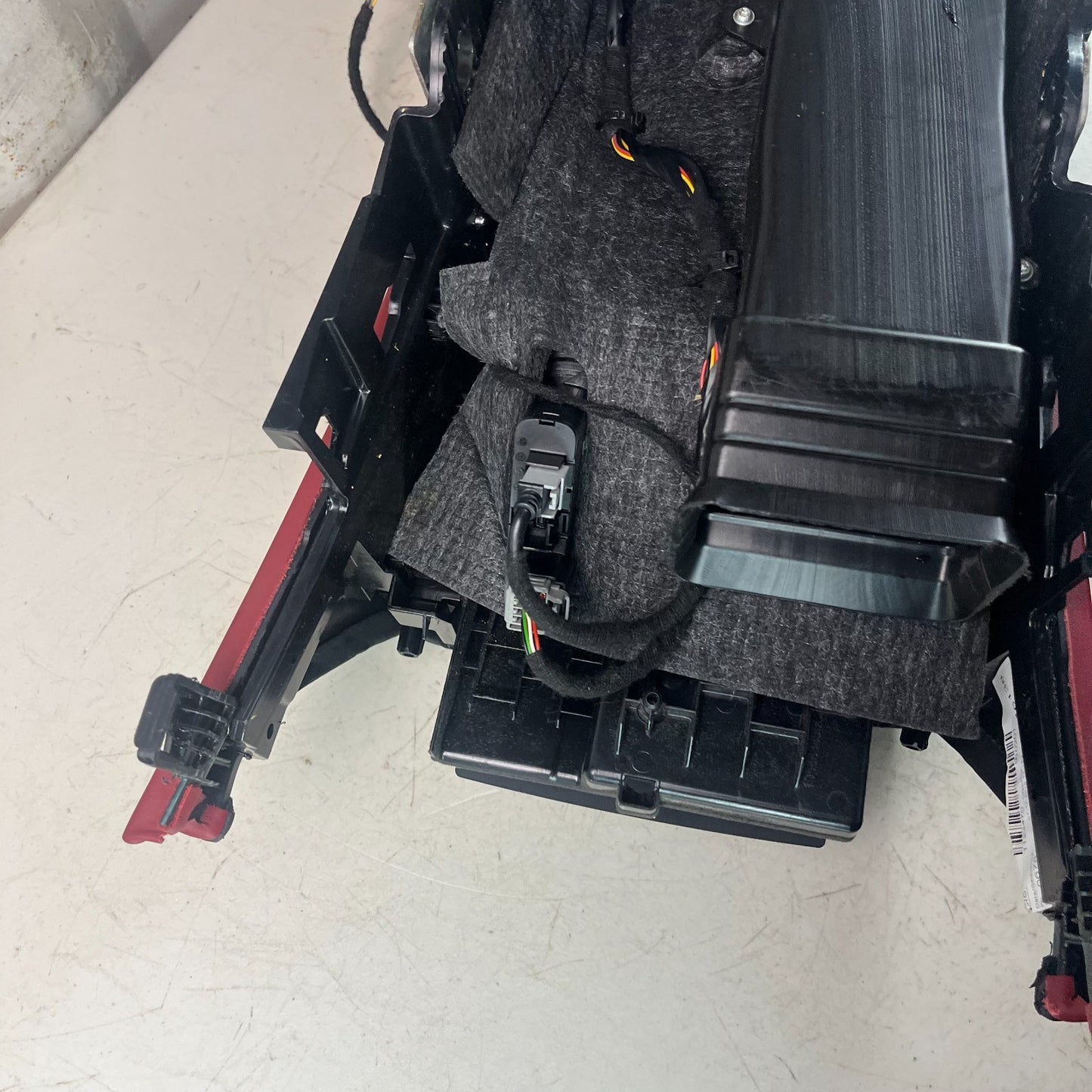 2017-2020 MASERATI LEVANTE CENTER CONSOLE BASE FRAME PANEL W/ ARMREST RED OEM