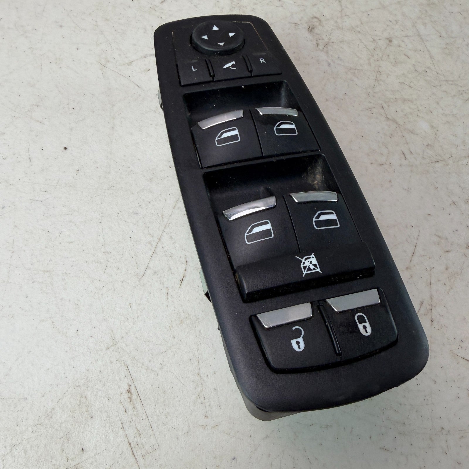 2017-2020 MASERATI LEVANTE FRONT LEFT DRIVER SIDE WINDOW CONTROL SWITCH 10034858