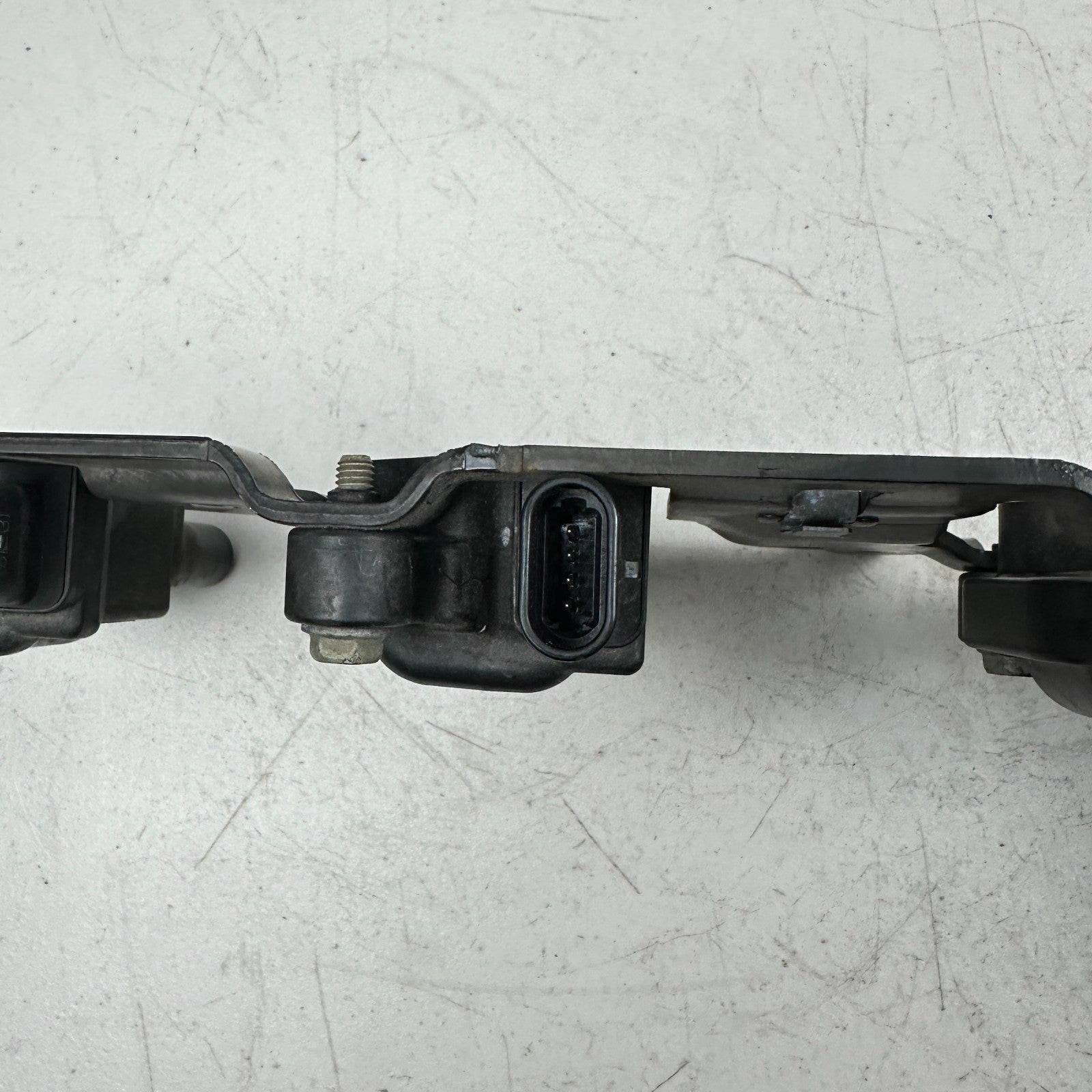 05-13 CORVETTE C6 6.0L V8 LEFT DRIVERS SIDE IGNITION COIL BRACKET ASSEMBLY OEM