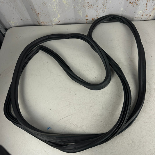 2014-2019 CHEVROLET CORVETTE REAR TAILGATE TRUNK WEATHERSTRIP RUBBER SEAL OEM