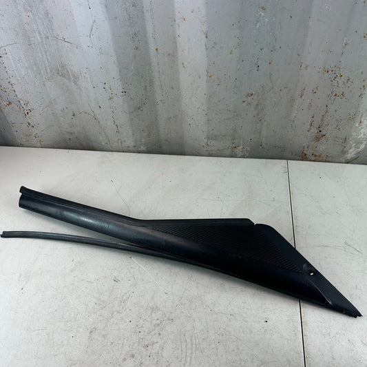 2005-2013 CHEVROLET CORVETTE C6 FRONT LEFT SIDE DOOR WINDOW FRAME APPLIQUE OEM