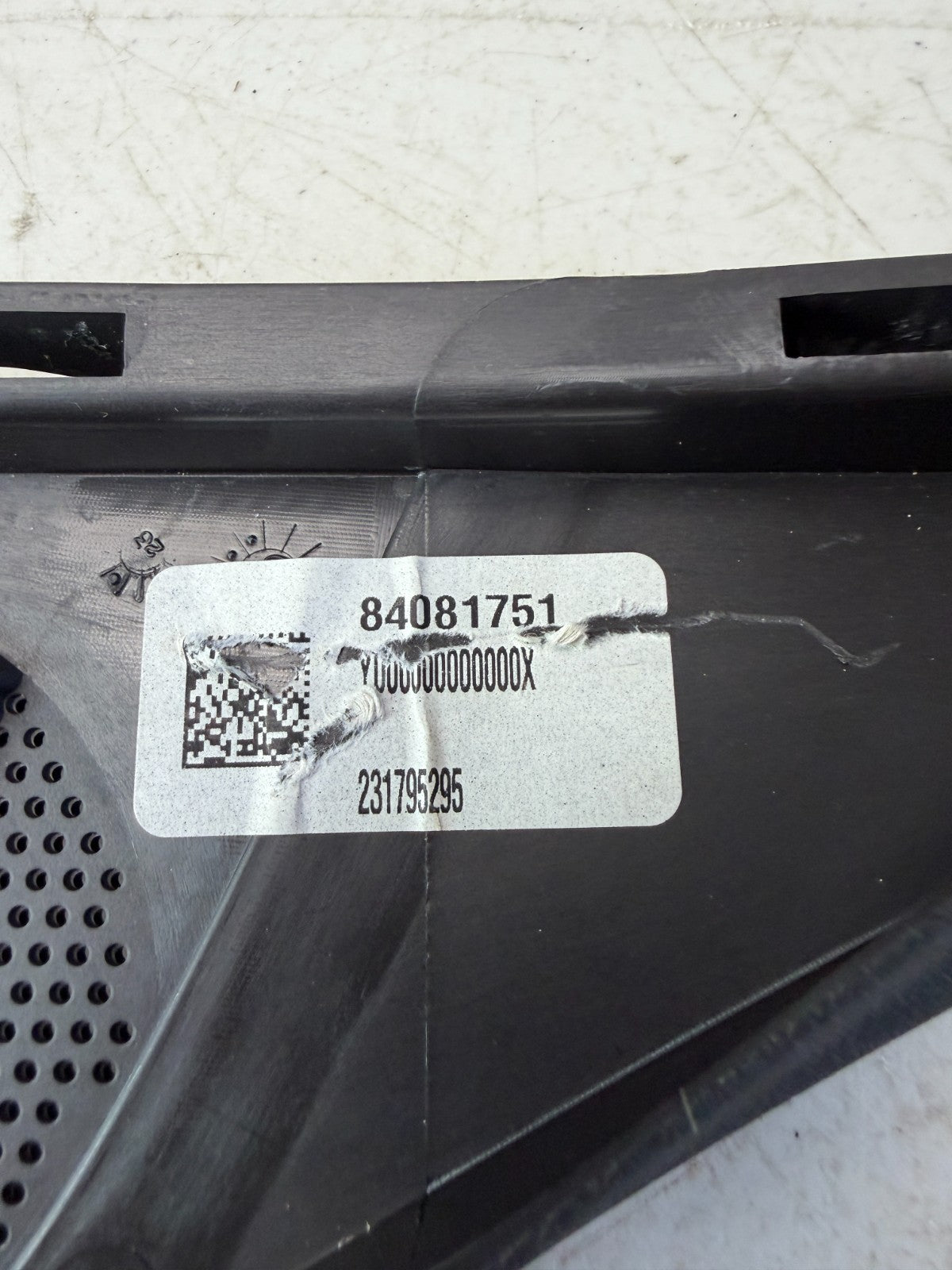 2016-2024 CHEVROLET CAMARO DASH DASHBOARD LEFT SIDE SPEAKER COVER TRIM 84081751