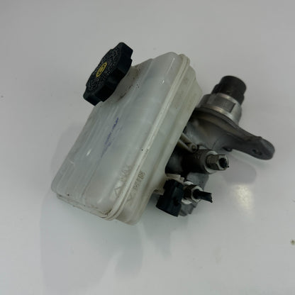 14-19 CHEVROLET CORVETTE C7 BRAKE MASTER CYLINDER W/ RESERVOIR TANK 32670188 OEM