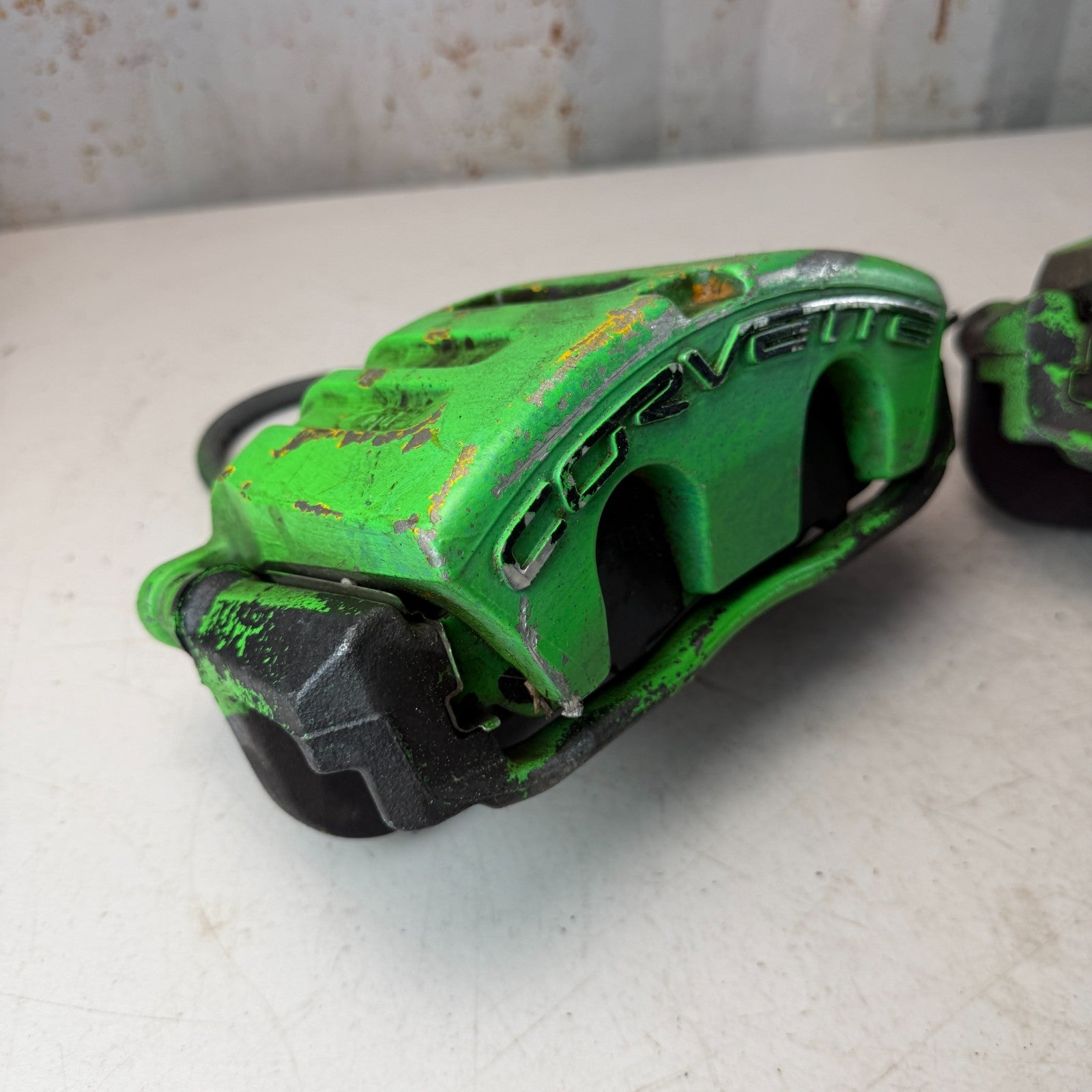 2005-2013 CHEVROLET CORVETTE C6 FRONT LEFT & RIGHT BRAKE CALIPER PAIR GREEN OEM