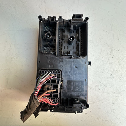 2011-2016 Chevy Cruze Malibu  Engine Relay Fuse Box 812461952