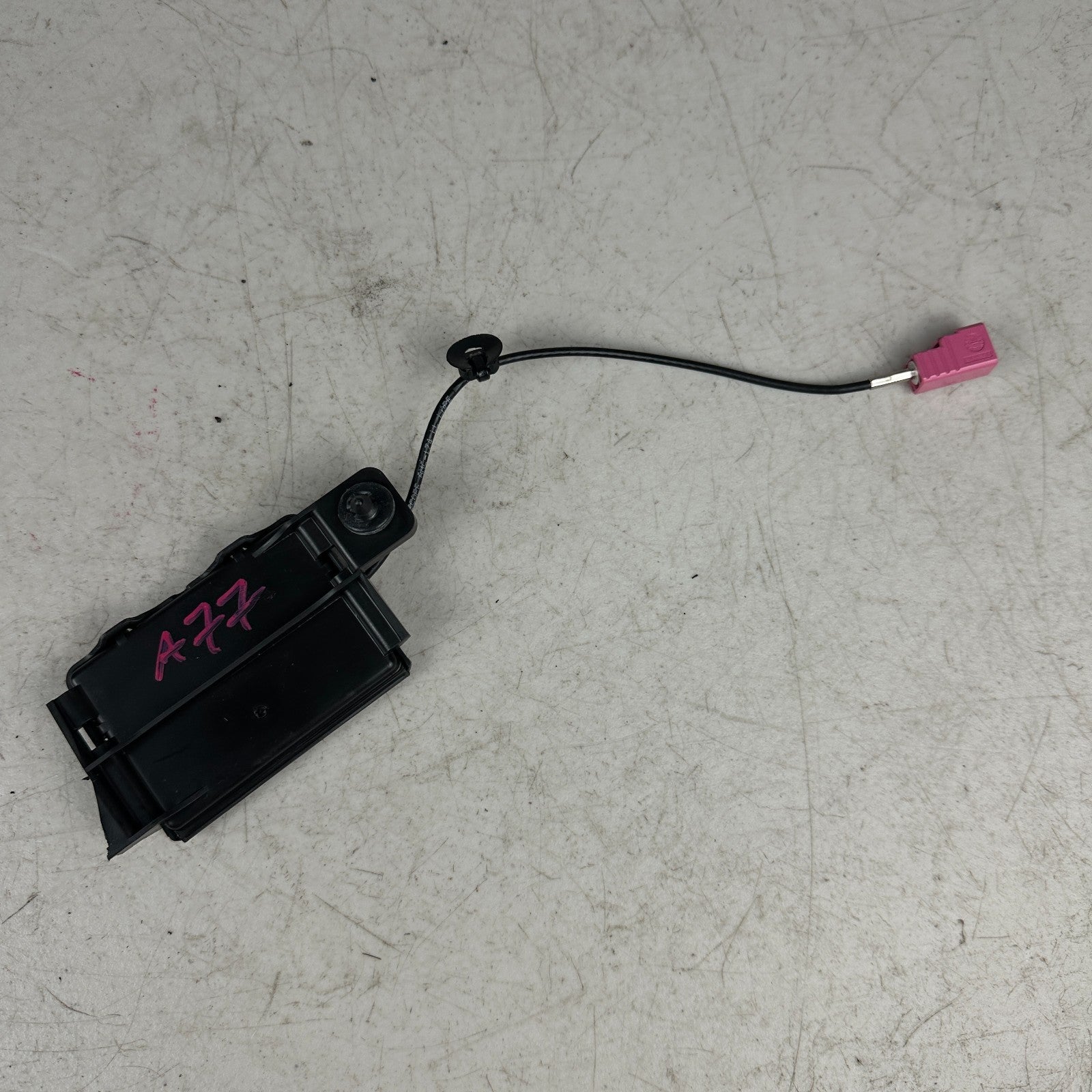 2015 - 2023 DODGE CHALLENGER ANTENNA REMOTE START & KEYLESS ENTRY MODULE OEM