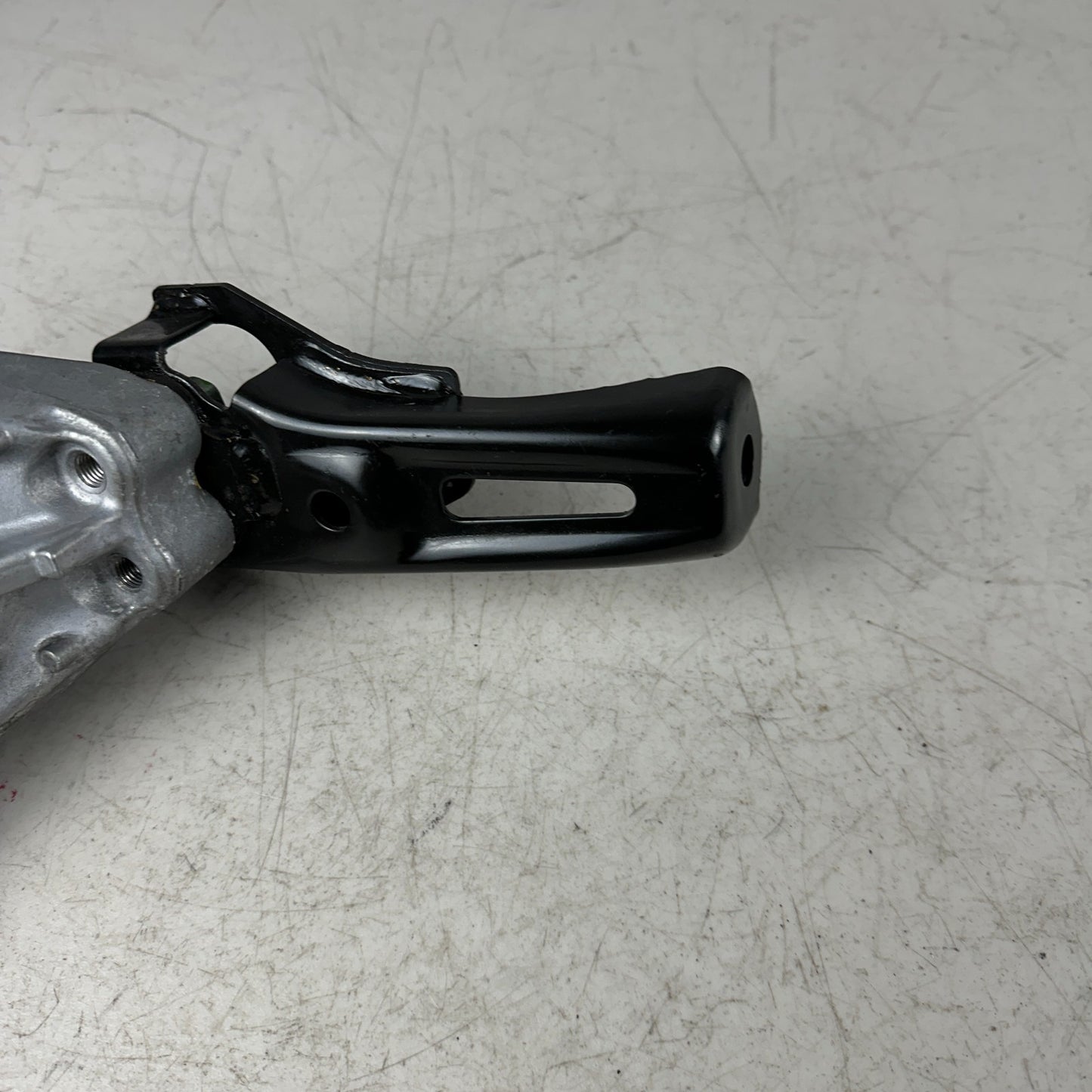 2017-2019 HONDA CR-V FRONT RIGHT PASSENGER SIDE ENIGNE MOTOR SUPPORT MOUNT OEM