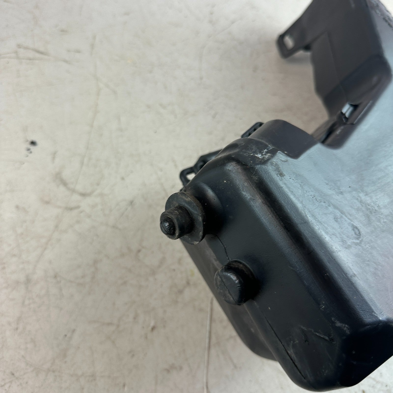 2015-2023 MERCEDES W205 C300 FRONT WIPER WASHER RESERVOIR BOTTLE A2058600260 OEM