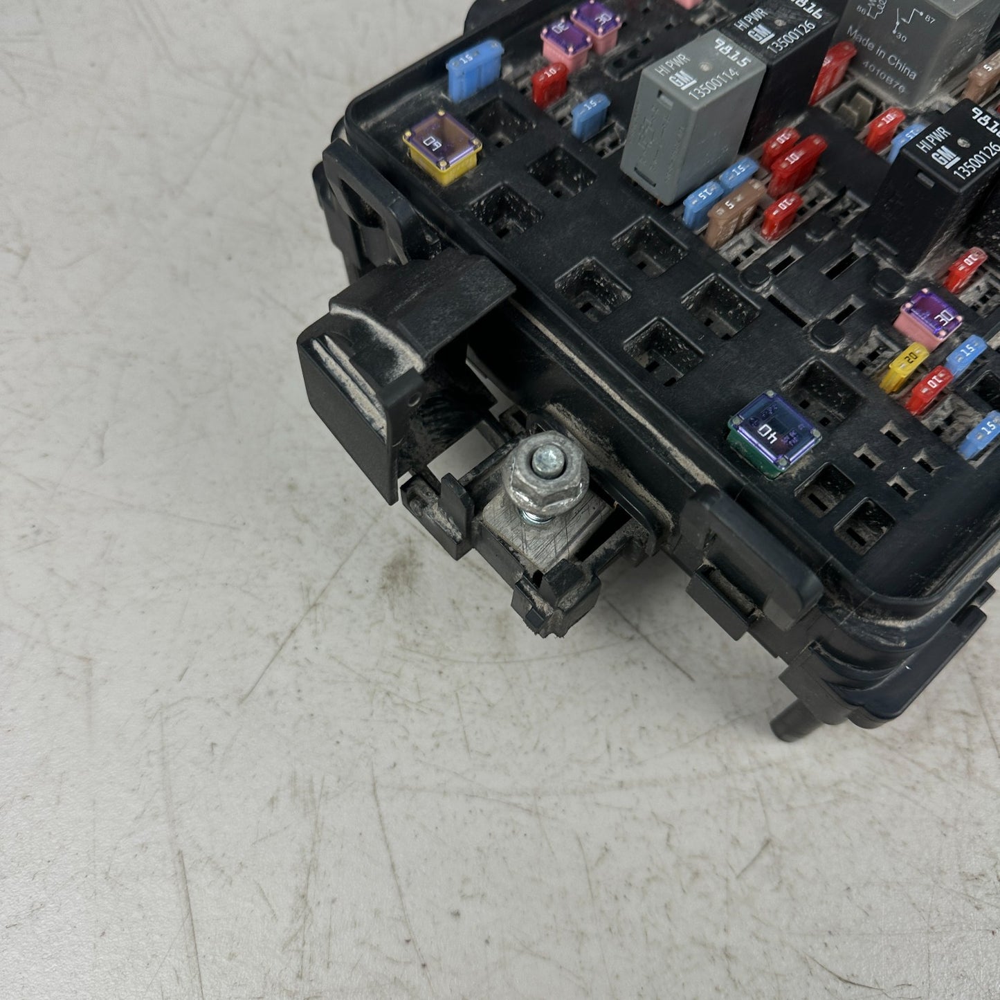 2014-2019 CHEVROLET CORVETTE C7 UNDER HOOD RELAY FUSE BOX ASSEMBLY 23189699 OEM