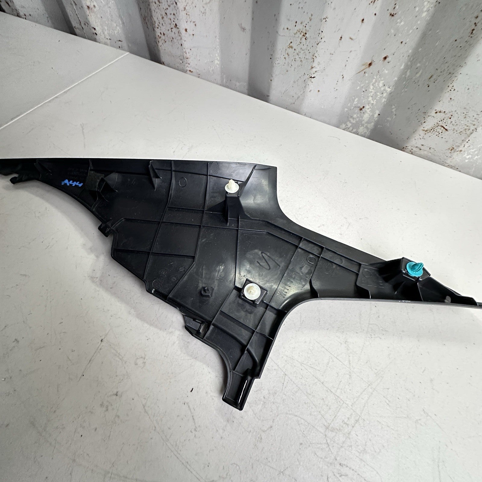 2020- 2025 TOYOTA COROLLA RIGHT QUARTER C PILLAR UPPER TRIM COVER OEM 6247002510