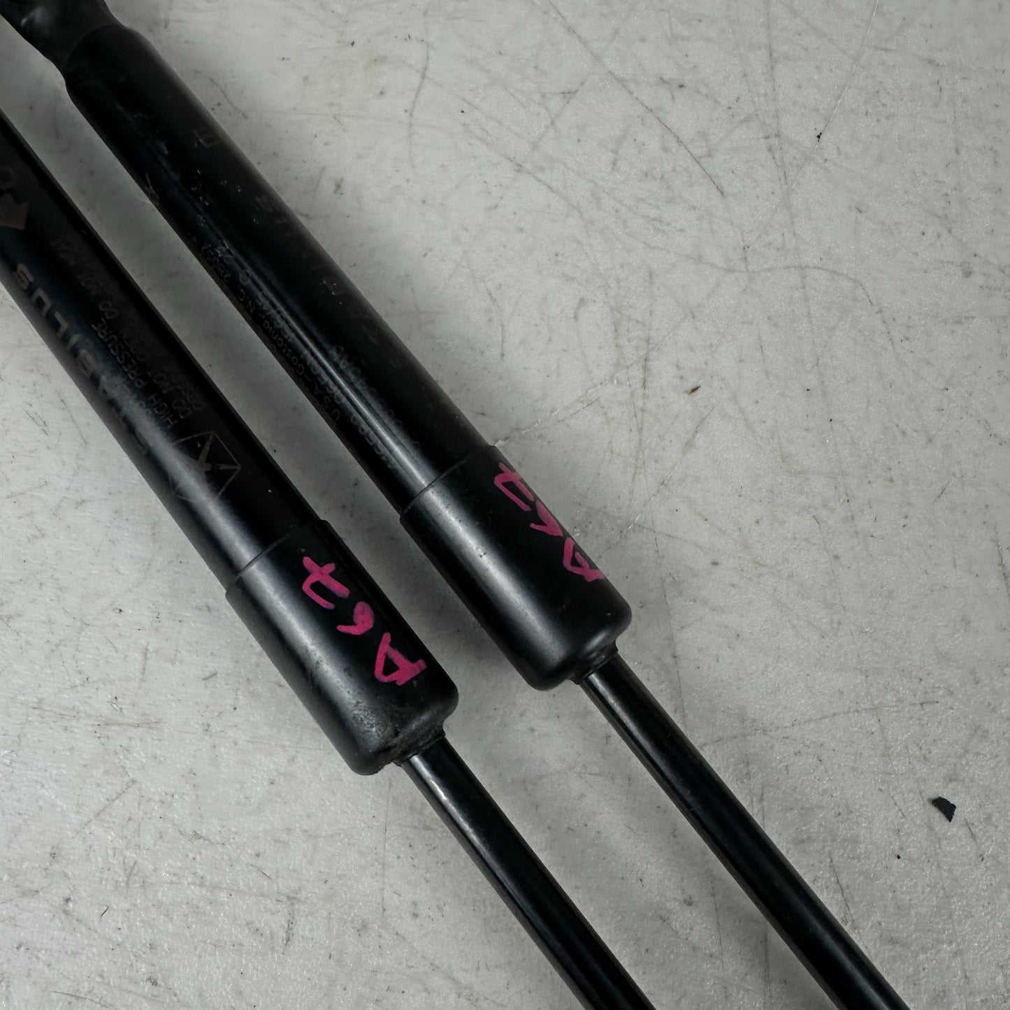 08-23 DODGE CHALLENGER REAR TRUNK LID LEFT & RIGHT SIDE SHOCK LIFT SUPPORT OEM