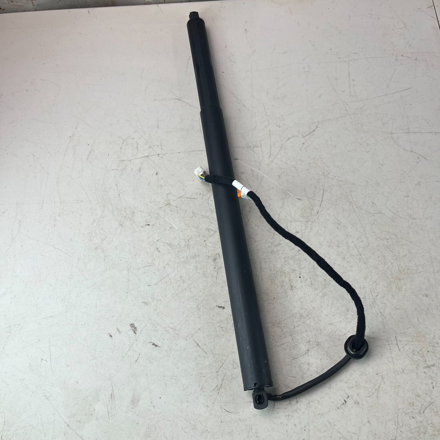 2017 - 2020 MASERATI LEVANTE RIGHT LIFTGATE POWER SHOCK STRUT LIFT CYLINDER OEM